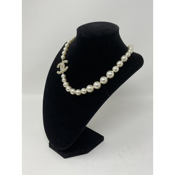 Chanel Pearl CC Chocker Necklace NWOT - Picture 5 of 11